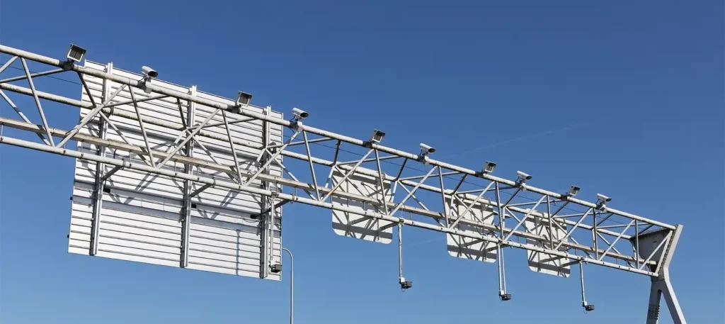 Simacan’s HGV toll functionality gives European transport and logistics companies real-time insight into kilometre-based toll costs. Track toll impact per route, vehicle and emission class, accurate, automated and fully integrated with your operations.